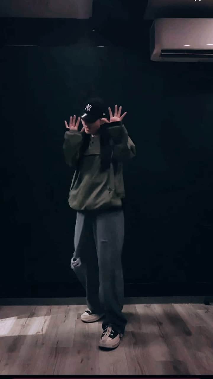 熊代珠琳のインスタグラム：「Mainstream🔥  #befirst #dancechallenge #reels #reelsinstagram」
