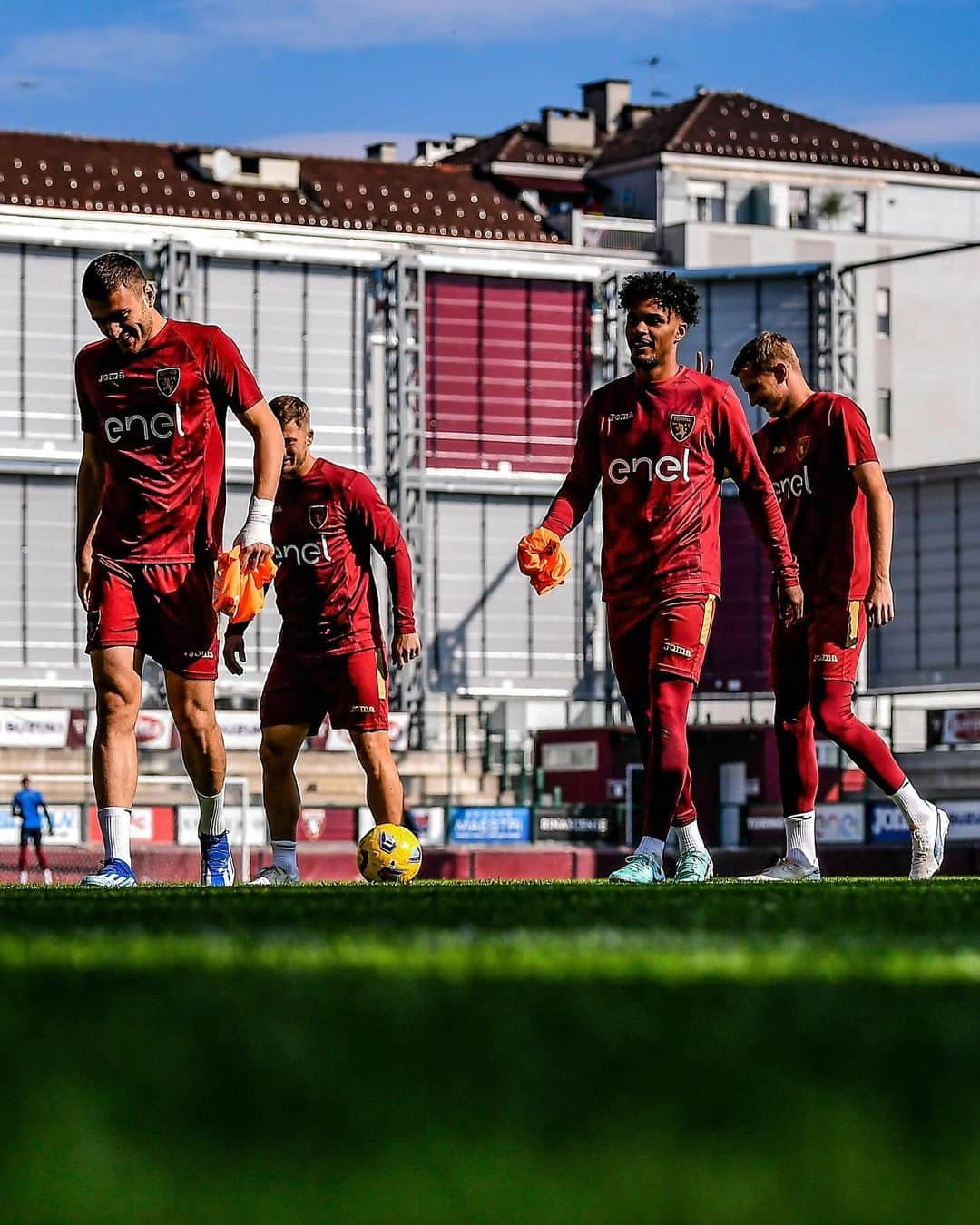 トリノFCのインスタグラム：「Verso Lecce 🔛💪  #SFT」