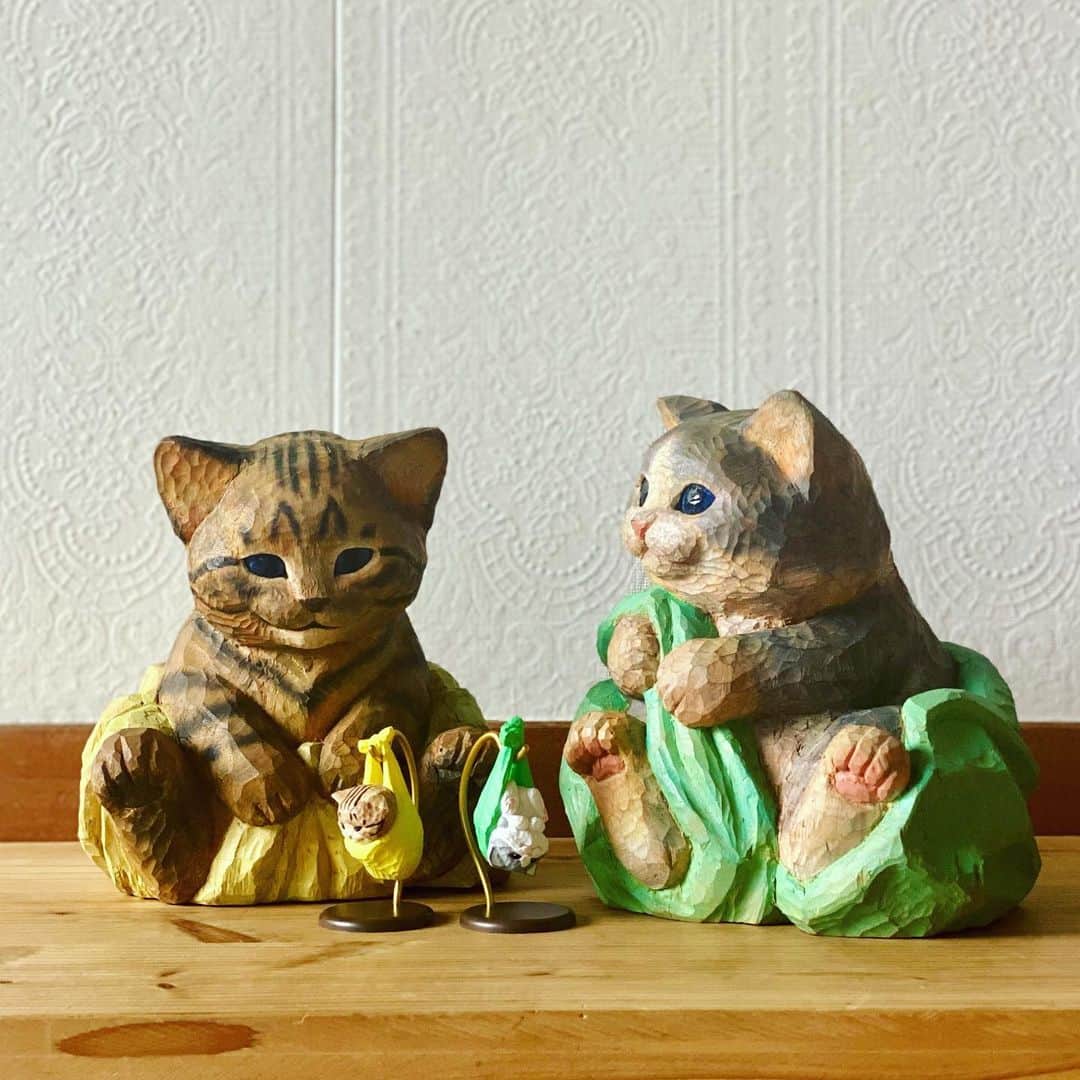 花房さくらのインスタグラム：「「みてみて！わたしたちカプセルトイになったよ！」 「わー、ホントだー、かわいいねー」 「かわいいよねー！！」  10/26からお披露目会もありますのでよろしくお願いします。  #ねこ包み  #スタジオソータ  #cat #sculpture #hanafusasakura」