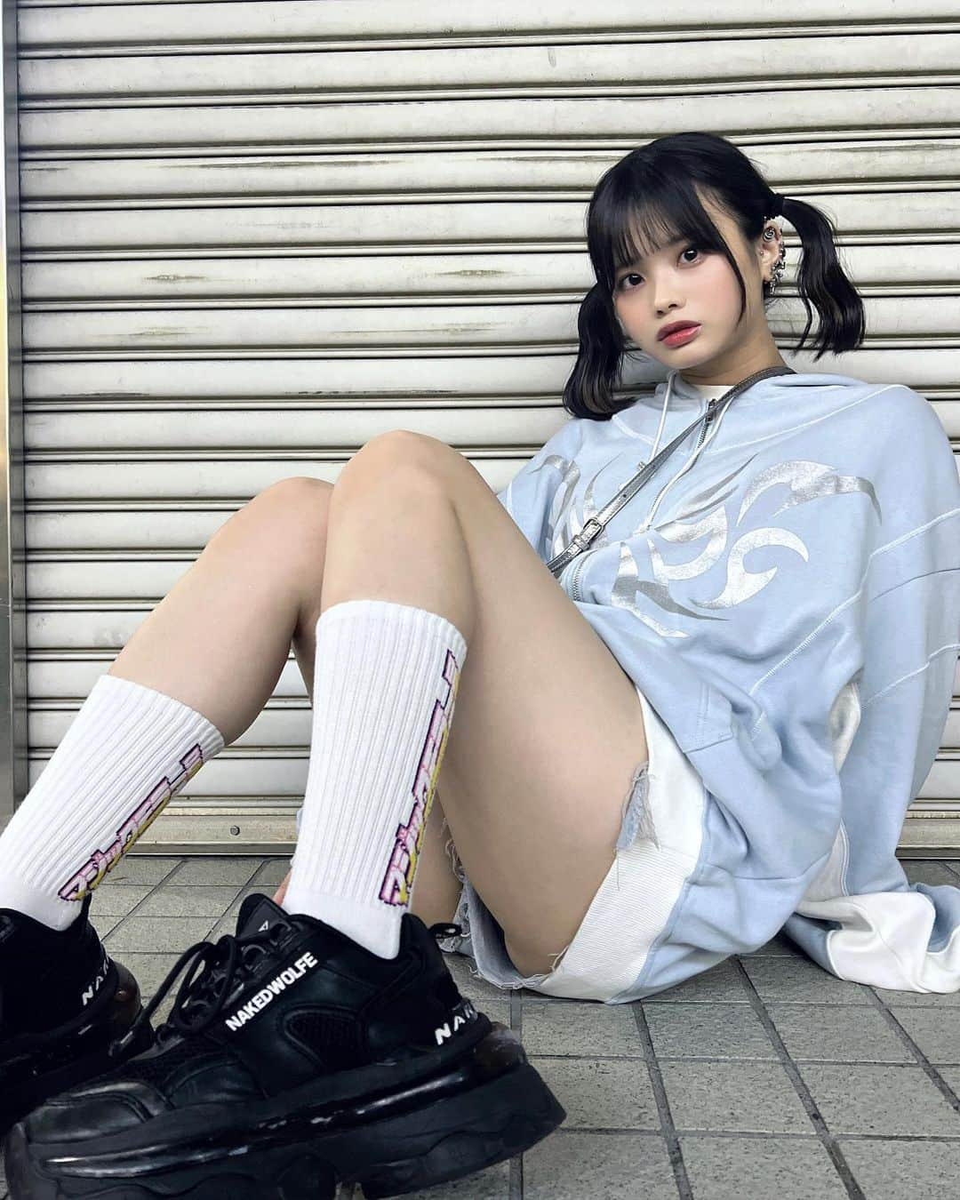 まめだいふくさんのインスタグラム写真 - (まめだいふくInstagram)「いつかのりたい☁️🚎🩵  ・ ・  #cosplay #cosplaygirl #japanesegirl #japanesegirlmodel #japanesecosplayer #时装 #时装模特 #角色扮演 #動漫 #코스프레  #코스프레소녀 #粉我 #粉我时装 #自撮り女子 #selfie #自拍 #셀카 #셀카그램 #コスプレ #コスプレイヤー #ピアス #軟骨ピアス  #黒髪ツインテール #ヘアアレンジ #インダストリアル」10月25日 21時47分 - poyodaifukuya06