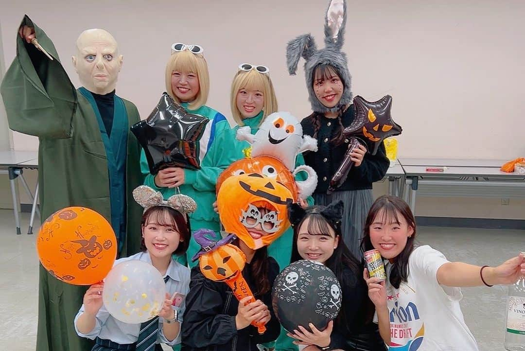 重太みゆきさんのインスタグラム写真 - (重太みゆきInstagram)「MYK ハッピーハロウィン🎃 ソフトドリンク🥤だけでこの盛り上がり✨w  @mykpride  #ハロウィン  #ハロウィンパーティー  #Halloween #MYK #重田みゆきゼミナール #ハロウィン🎃 #コスプレ #仮装 #大学  #酔っ払いコスプレ」10月25日 21時48分 - shigetamiyuki