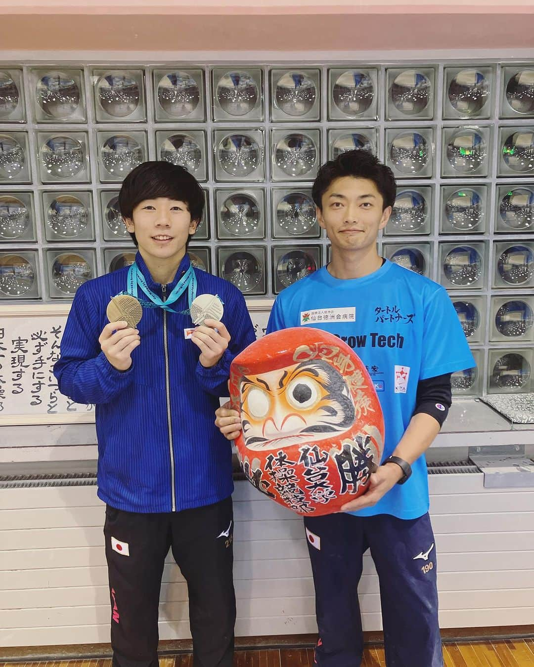 亀山耕平さんのインスタグラム写真 - (亀山耕平Instagram)「世界選手権🥇🥈 南一輝選手に会ってきました^_^  世界選手権での話や、来年のパリオリンピックへの抱負など、色々と話ができて良かったです👍  心から応援してるぜぇ📣❤️‍🔥  #仙台大学 #南一輝 #グローテック株式会社 #仙台徳洲会病院 #タカノ鐵工 #株式会社アルエル #有限会社ドリンクス #やきとり処貴家 #南三陸さんさん夢大使 #鹿屋体育大学体操競技部 #くまっけjapan  #仙台スピン体操クラブ #gymwith仙台体操スクール #タートルパートナーズ #亀山耕平 #未来応援プロジェクト」10月25日 21時53分 - kohei.kameyama