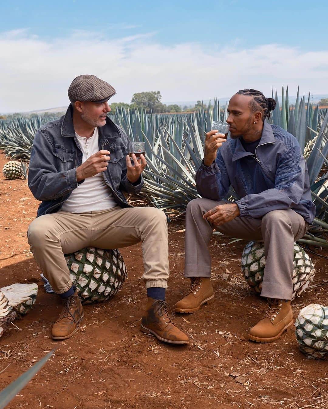 ルイス・ハミルトンのインスタグラム：「It's finally here. Welcome to @Almave, the world’s first and only non-alcoholic spirit created from real blue agave. Almave is for people like myself, who are always pushing the limits of whats possible, who enjoy the taste of tequila but are focused on balance, longevity, and living fully. When I first met @agabiotico, two things became clear: we both like tequila and something was missing from the market. Almave adapts time-honoured tequila-making practices to create a non alc spirit that doesn’t compromise on taste or quality. So proud to be a founder. I hope you approach it with an open mind, try it, and love it as much as I do. Let’s go beyond proof.  #Almave #BeyondProof」