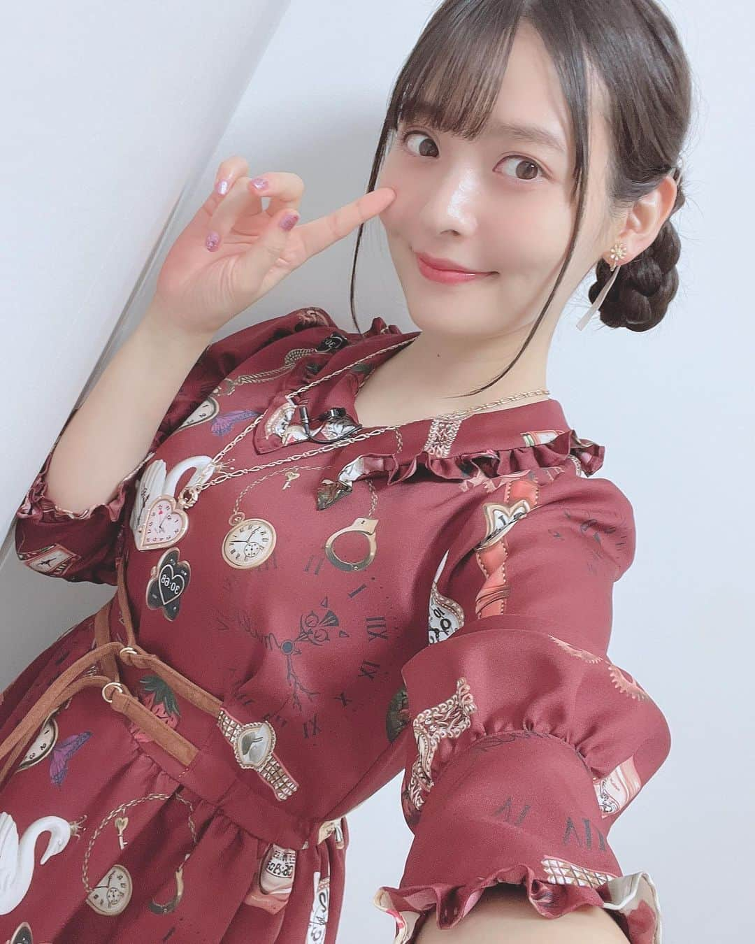 上坂すみれのインスタグラム：「夜あそびでーす！！ ゲストは仲田ありささんっ！！ そして、酒がのめるぞ〜！  #声優と夜あそび  お洋服　#milk」