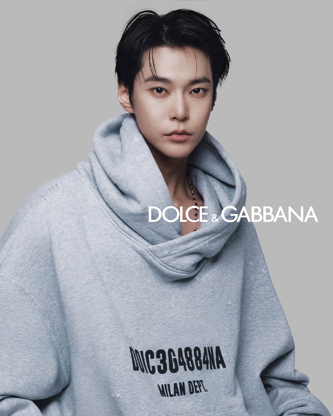のインスタグラム：「Global Ambassador @do0_nct photographed by @parkjongha for #DGFW23. #DolceGabbana #DGxDOYOUNG   Stylist @kimvenchy Makeup @bit.boot_ase Hair @bit.boot_1shee」