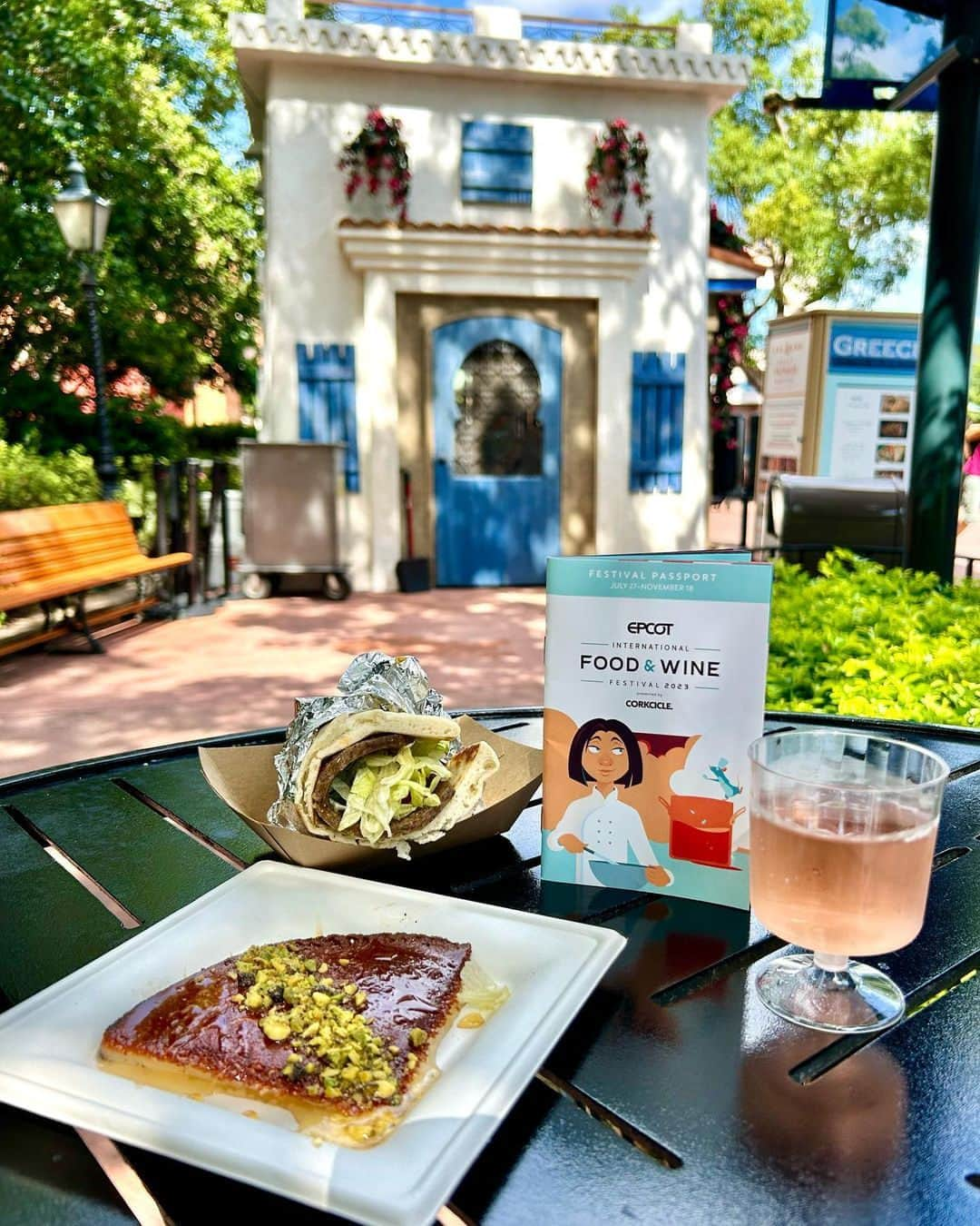 Walt Disney Worldさんのインスタグラム写真 - (Walt Disney WorldInstagram)「📣Calling all #WaltDisneyWorld foodies! We want to know your favorite Food & Wine Festival Global Marketplace using only emojis ⬇️ (📸: @the.unbirthday.girl & @ineedsnacksnow)」10月25日 22時00分 - waltdisneyworld