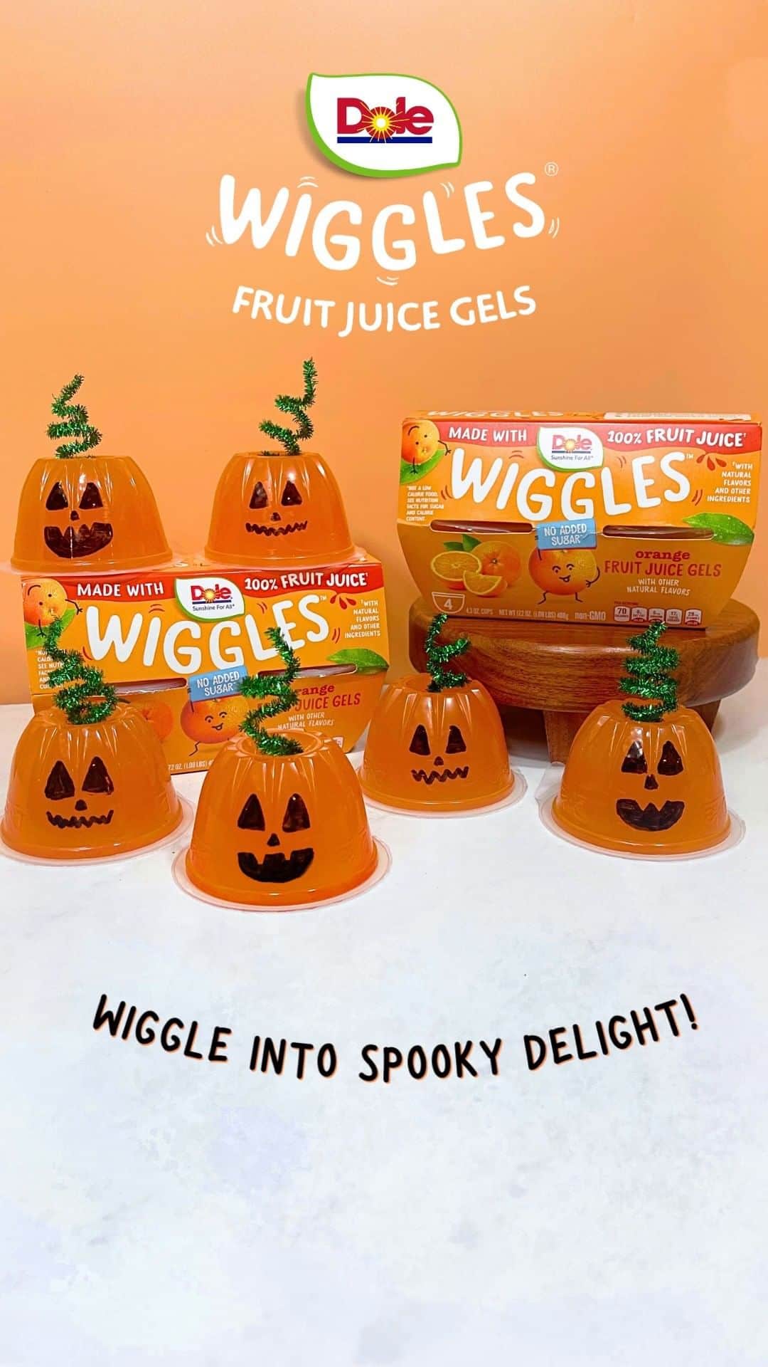 Dole Packaged Foods（ドール）のインスタグラム：「👻 Trick-or-Treat! Dole Wiggles® makes Halloween more fun! Dole -IY your very own Halloween Jack-O-Lanterns! 🎃 A great Halloween craft with the kids that ends with a delicious treat! Follow the steps below! 👇  What You Need: 🔸 Green Pipe Cleaners 🔸 Black Permanent Marker 🔸 Hot Glue Gun 🔸 Dole Wiggles® Orange Flavor  Instructions: 🔸 Flip your Dole Wiggles® Orange Flavor bowl over 🔸 Using your permanent black marker draw a Jack-O-Lantern face on your bowl 🔸 Cut your green pipe cleaner in half 🔸 Wrap up green pipe cleaner around your finger to create a swirled shape 🔸 Hot glue your swirled pipe cleaner to the bottom of your Dole Wiggles® bowl  #DIY #DoleWiggles #KidsDessert #Dole #HalloweenTreat #Trickortreat #Halloween」