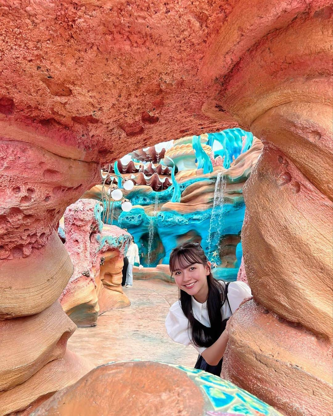 河村ここあさんのインスタグラム写真 - (河村ここあInstagram)「🐚‎DisneySea🐚‎  (少し前ですが...) リトルマーメイドの キス・ザ・ガールを イメージしてみました🪸 このワンピース めちゃくちゃ形綺麗でした！  実写のリトルマーメイドを見てから このコーデしたいなぁと思ってました🫧  ディズニー100周年 おめでとうございます🎉🤍  🫧𓂃 𓈒𓂂𓏸 今日でやっと 中間テストや模試が終わりました♡ DMでみんなも頑張ってるから 私も頑張れました🙌🏻ありがとう🫶🏻🤍」10月25日 22時00分 - kawamura_kokoa