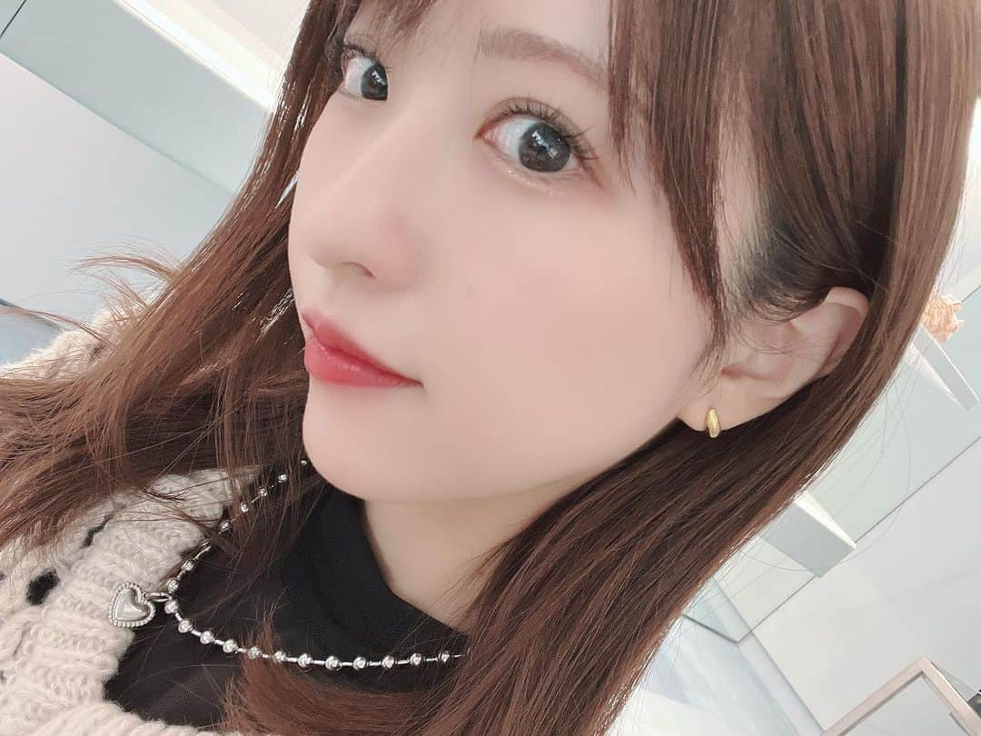 小桃音まいさんのインスタグラム写真 - (小桃音まいInstagram)「CENEのピアス👂🏻🤍  シンプルでつけやすくてお気に入りです〜🫶  数年前の夏に少しだけ金属アレルギーっぽくなった 時期があって汗をかく日はアクセをつけるのが ちょっと怖いなぁって思うときがあるんだけど CENEのアクセサリーは金属アレルギーでも大丈夫なので安安心☺️🤍」10月25日 22時00分 - kotonemai0824