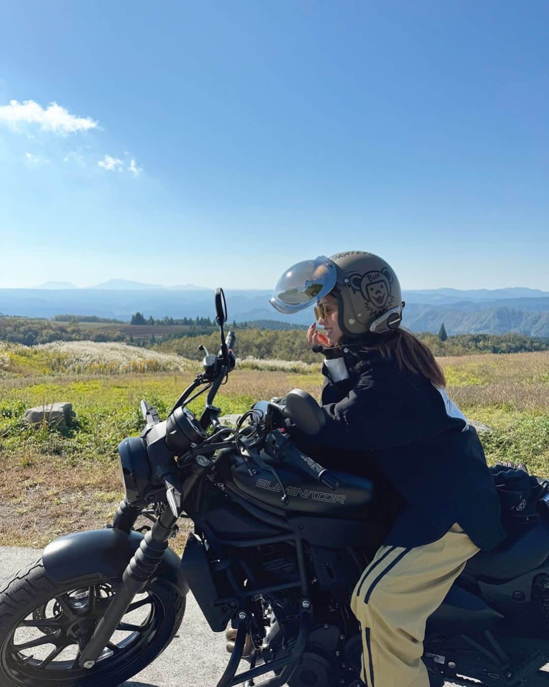 高木悠未のインスタグラム：「8時間ツーリングの旅、完。 新しいヘルメットお気に入りすぎる  #バイク女子 #バイク #bike #🏍️」