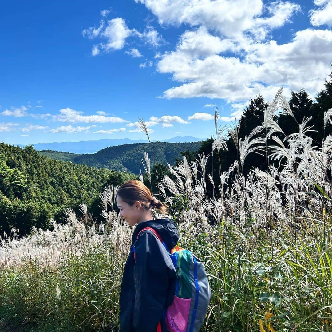 外村久美子のインスタグラム：「・ 週末登山部。秋編🌾 久しぶりで今日もまだ筋肉痛。。 w/ @suumi1022   #週末登山部」