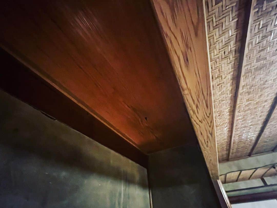 TOGGYのインスタグラム：「材木フェチには堪らない建築」