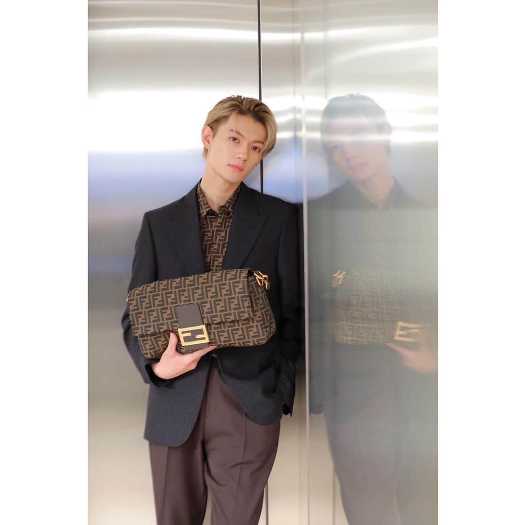 佐野勇斗さんのインスタグラム写真 - (佐野勇斗Instagram)「.  3080でFENDI  @FENDI #PR #FENDI #左 #30(佐野勇斗) #右 #80(山中柔太朗)」10月25日 22時06分 - sanohayato_milk