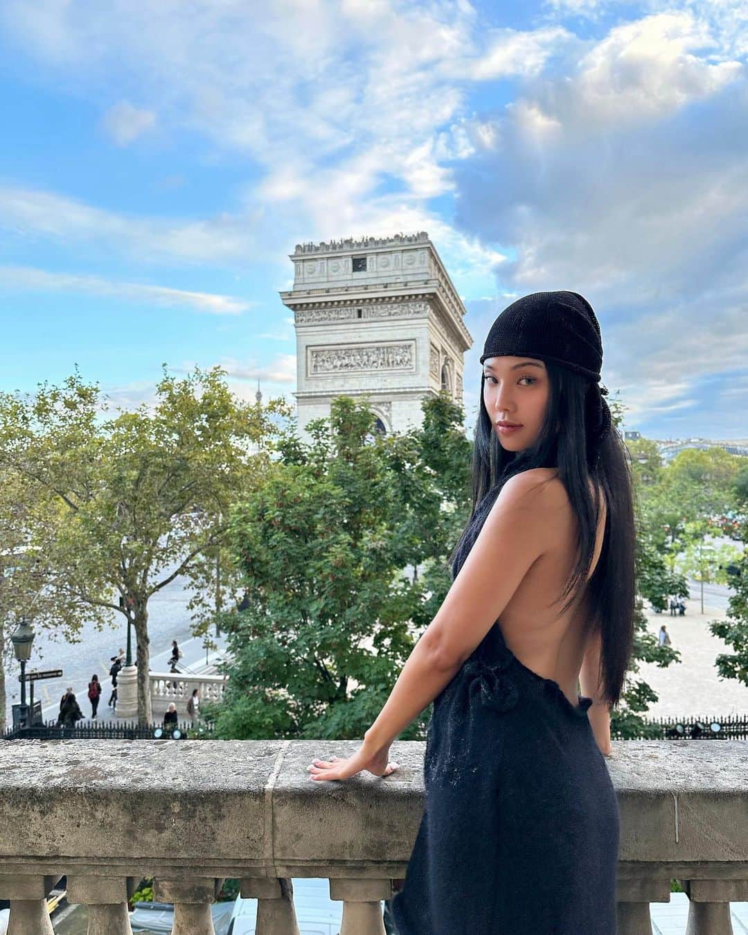 ハヤナ さんのインスタグラム写真 - (ハヤナ Instagram)「My first walk show for Paris Fashion Week LS002 @larasevera 🖤🇫🇷」10月25日 22時11分 - iambebeyana