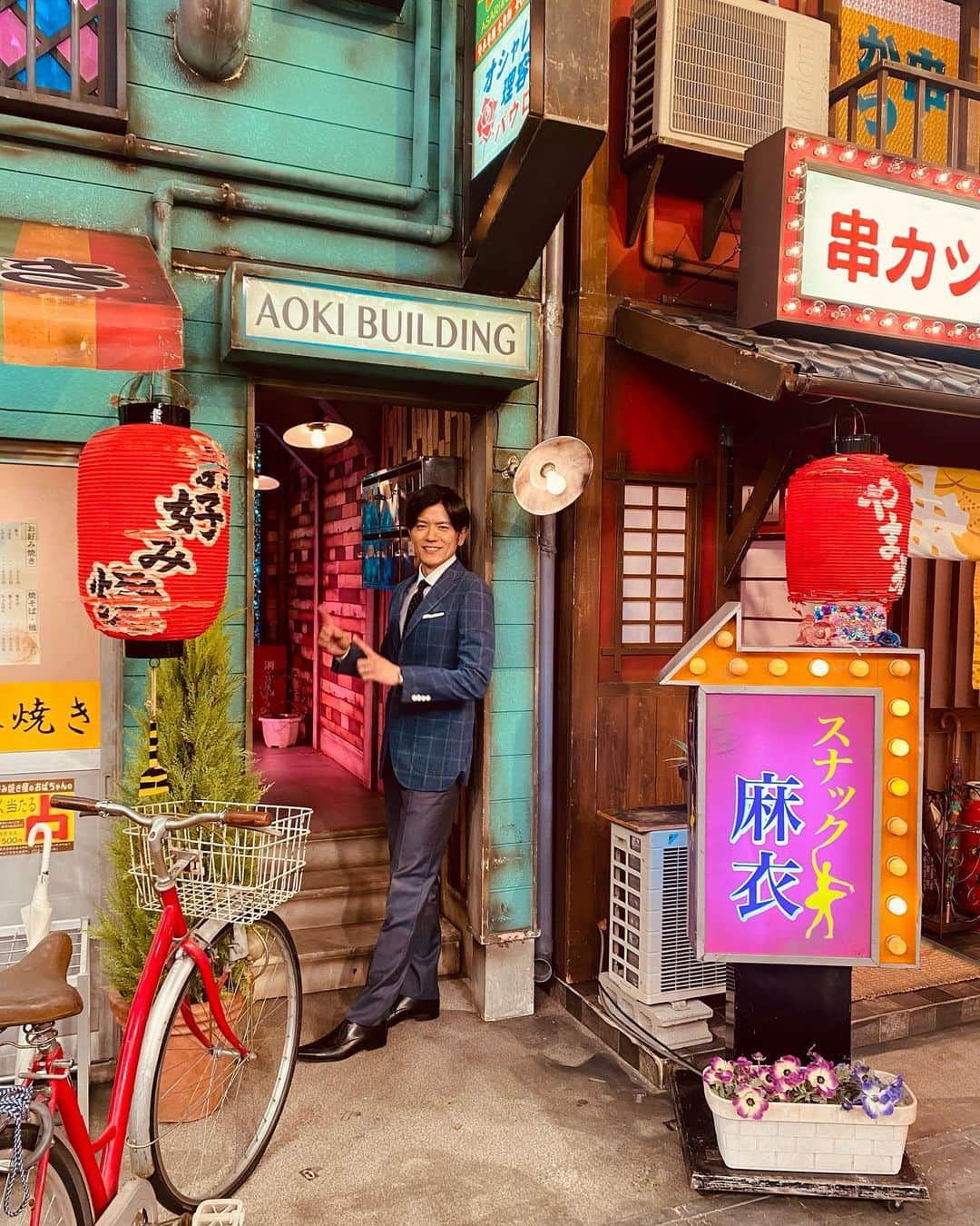 青木源太さんのインスタグラム写真 - (青木源太Instagram)「この街、カラフルな上に「AOKI BUILDING」なんてあったから写真撮っちゃったよ！  どこで撮ったか、わかりますか？  わかった人、すごい！」10月25日 22時13分 - aoki.genta