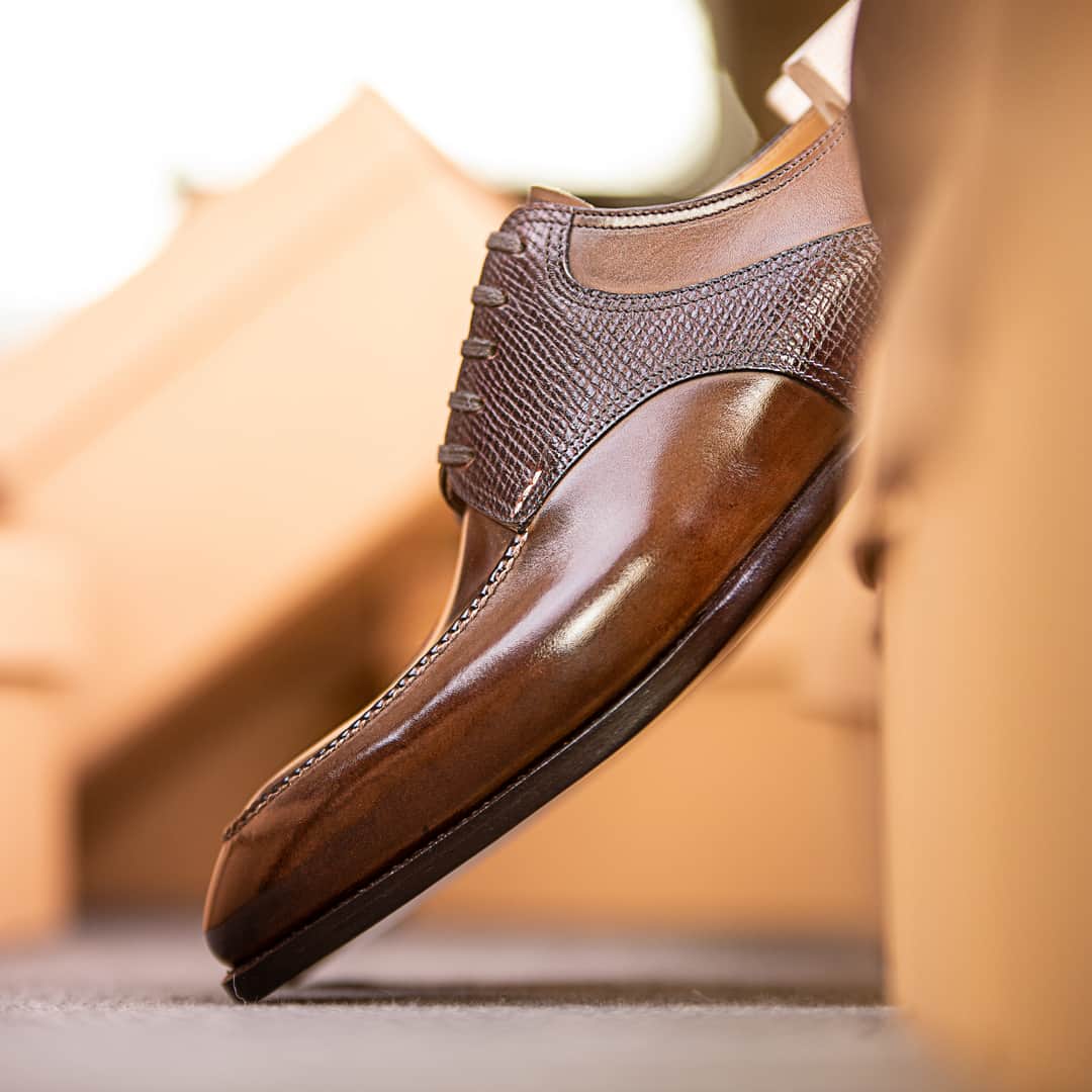 のインスタグラム：「Distinction in materials equals superiority on the feet. Our Model 103S with a contrast textured leather upper does all of the talking for you. ⁣ #shoes #handmadeshoes #madetoorder #mtoshoes #bespokeshoes #handwelted #shoeporn #madebyhand #shoestagram #agentlemanschoice #onlyforgentlemen」