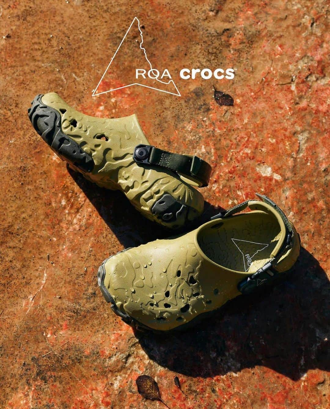 UNITED ARROWS & SONSのインスタグラム：「ㅤㅤㅤㅤㅤㅤㅤㅤㅤㅤㅤ【Info】 ＜ROA＞と＜Crocs＞のコラボレーションモデルが10月26日(木)発売となります。  今回は、独特のトレッドパターンを備えた「オールテレイン アトラス クロッグ」をベースに採用した「ロア」と「クロックス」のコラボモデルが登場する。アッパーにはニュアンス感漂うカーキを配色し、調節可能なアンクルベルトにも同系色をチョイス。また、アウトソールにはブラックをコンビネーションすることで、アウトドアシーンに馴染むハイセンスな一足となっています。  ■取り扱い店舗：ユナイテッドアローズ&サンズ、オンラインストア  #unitedarrowsandsons  #unitedarrows」