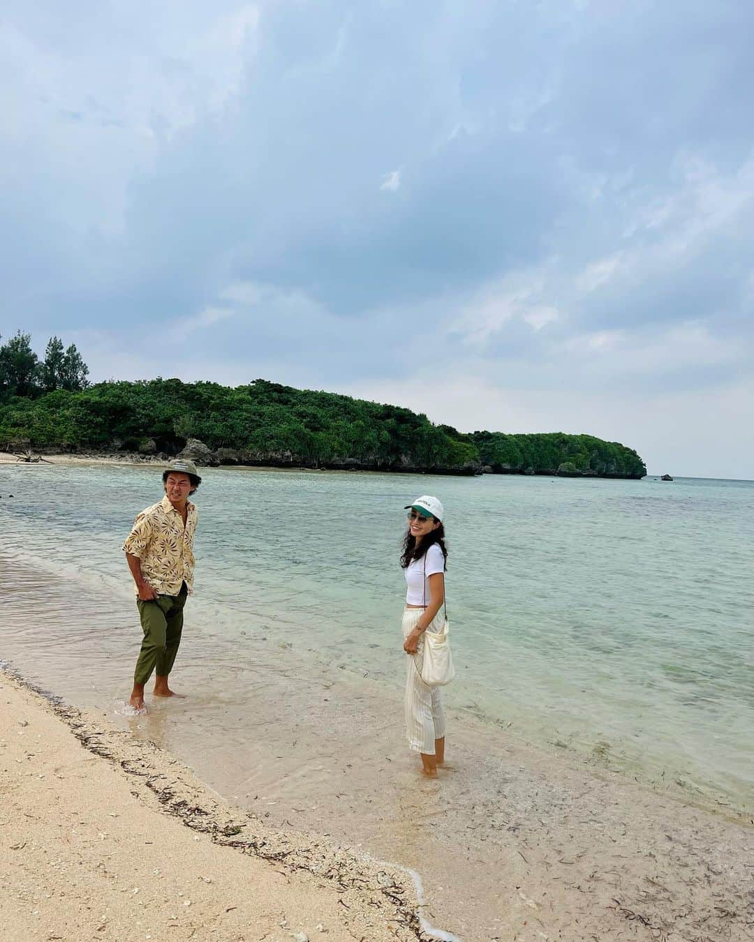 難波礼華さんのインスタグラム写真 - (難波礼華Instagram)「宮古島って 海もキレイでご飯も美味しいから好きなんだけど それよりも大好きなfamilyが居るから 会いに行きたくなるんだよなあ🥹♡ ほーんと宮古島だいすき♡ みんなたくさん遊んでくれてありがとう🫶🏼  忙しくて東京で会えないarmyにも会えた♡（最後の写真）」10月25日 22時17分 - ayakanamba