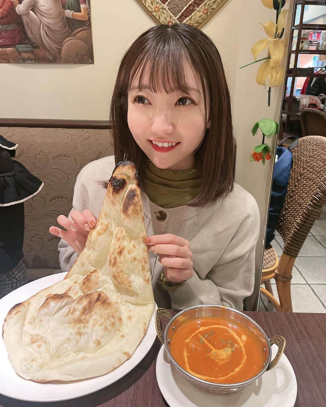 夏川愛実さんのインスタグラム写真 - (夏川愛実Instagram)「⁡ ⁡ メンバーとご飯行くの大好きナンだけど最近あんまり行けてなかったから行けて嬉しい☺️ ⁡ ⁡ #私服#秋服#hinari#カレー#カレーナン#大須ランチ #大須#大須商店街#大須カレー #ダークブラウン#暗髪ヘア#外ハネ#外ハネアレンジ #ボブ#ロブ#ショートヘア#ヘアカラー#暗髪カラー #ヘアアレンジ#秋コーデ#淡色女子#淡色コーデ #148cm#f4f#いいね返し#l4l#フォロバ ⁡ ⁡ ⁡」10月25日 22時20分 - ami_natsukawa