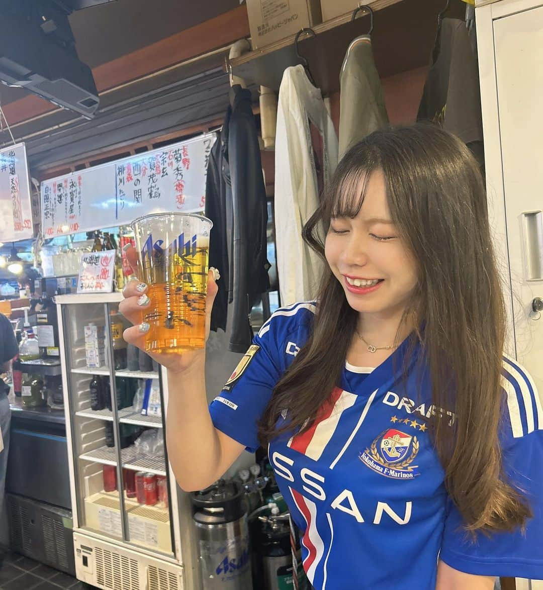 山口みらんさんのインスタグラム写真 - (山口みらんInstagram)「🍻🍻🍻   勝ったぞぉおおおおお！！！！！！  ＼  #勝ち酒 ／ 3150ദ്ദി˶ｰ̀֊ｰ́ )   #勝ち酒最高  #勝ち  #勝ち酒はうまい   #ユニフォームコーデ  #ユニフォーム女子  #マリサポ   #ビール #生ビール #お酒好き #お酒好き女子 #ビール好き女子 #ビール好きな人と繋がりたい #酒好き女子 #飲酒ダグラム #飲酒たぐらむ #酒 #お酒 #乾杯 #一緒に乾杯 #酒飲み女子 #居酒屋 #1人酒 #お酒好き #酒好きと繋がりたい  #立ち飲み  #立ち飲み屋  #立ち飲み女子  #立ち飲み好きな人と繋がりたい」10月25日 22時22分 - yamaguchi_miran