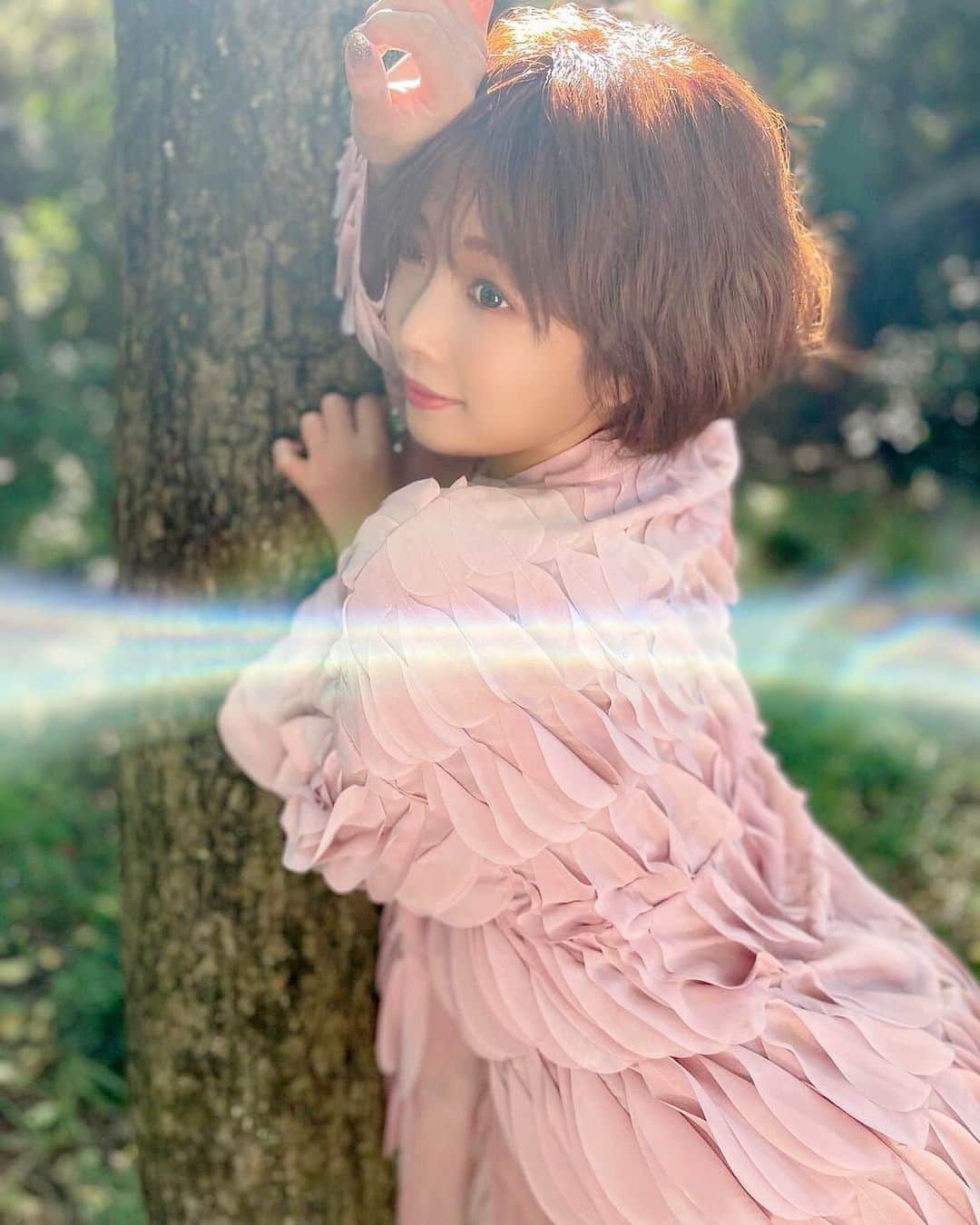 紗倉まなのインスタグラム：「光がぐわんって入ってきた  #グラビア #写真集 #徳間書店 #来年1月発売💚」