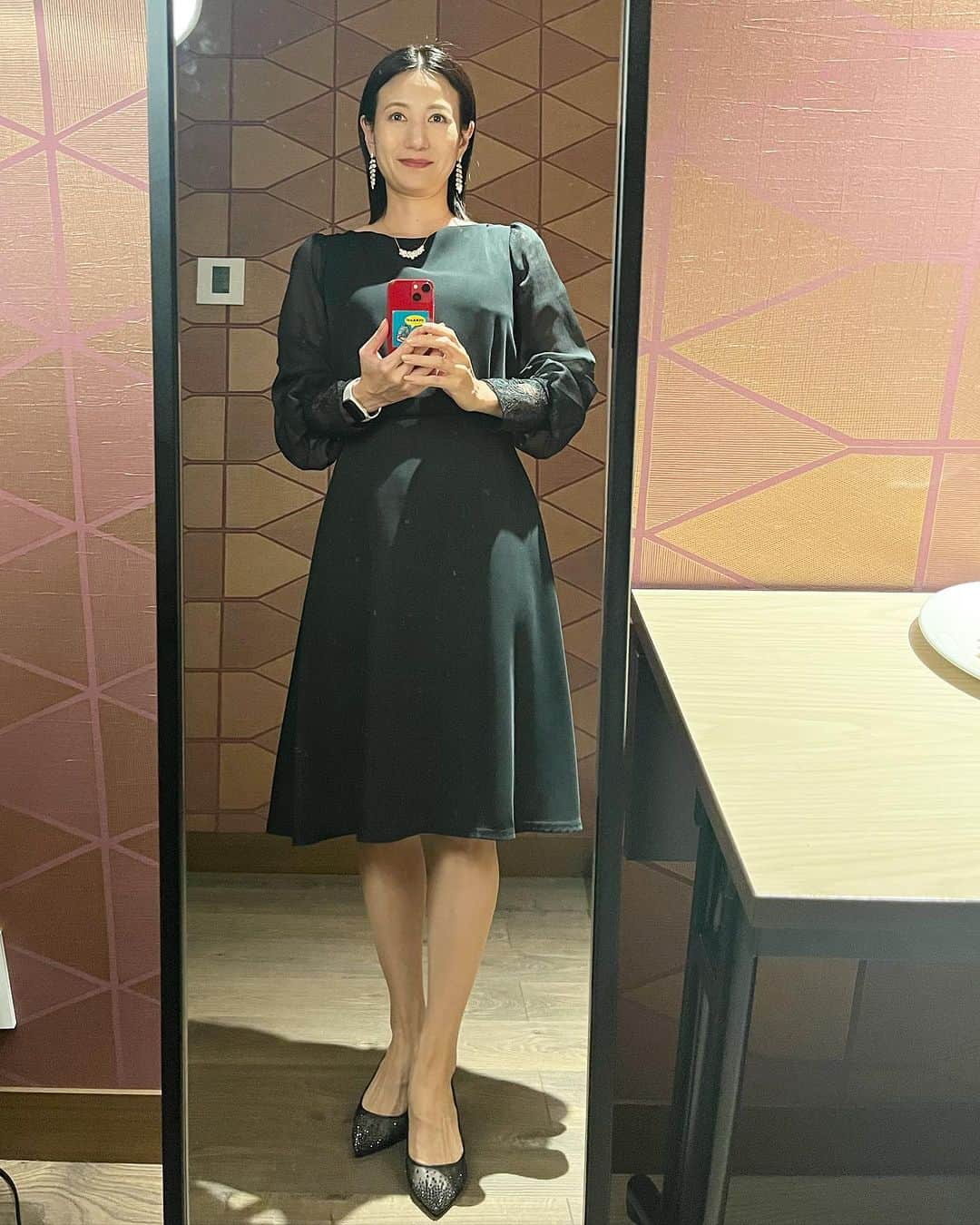 のインスタグラム：「相変わらず、どこ見てる⁉︎な写真ですね… 今日はセーラー服を着た後（笑）司会のお仕事でした。  #馬場典子 #ばばちゃんネル」