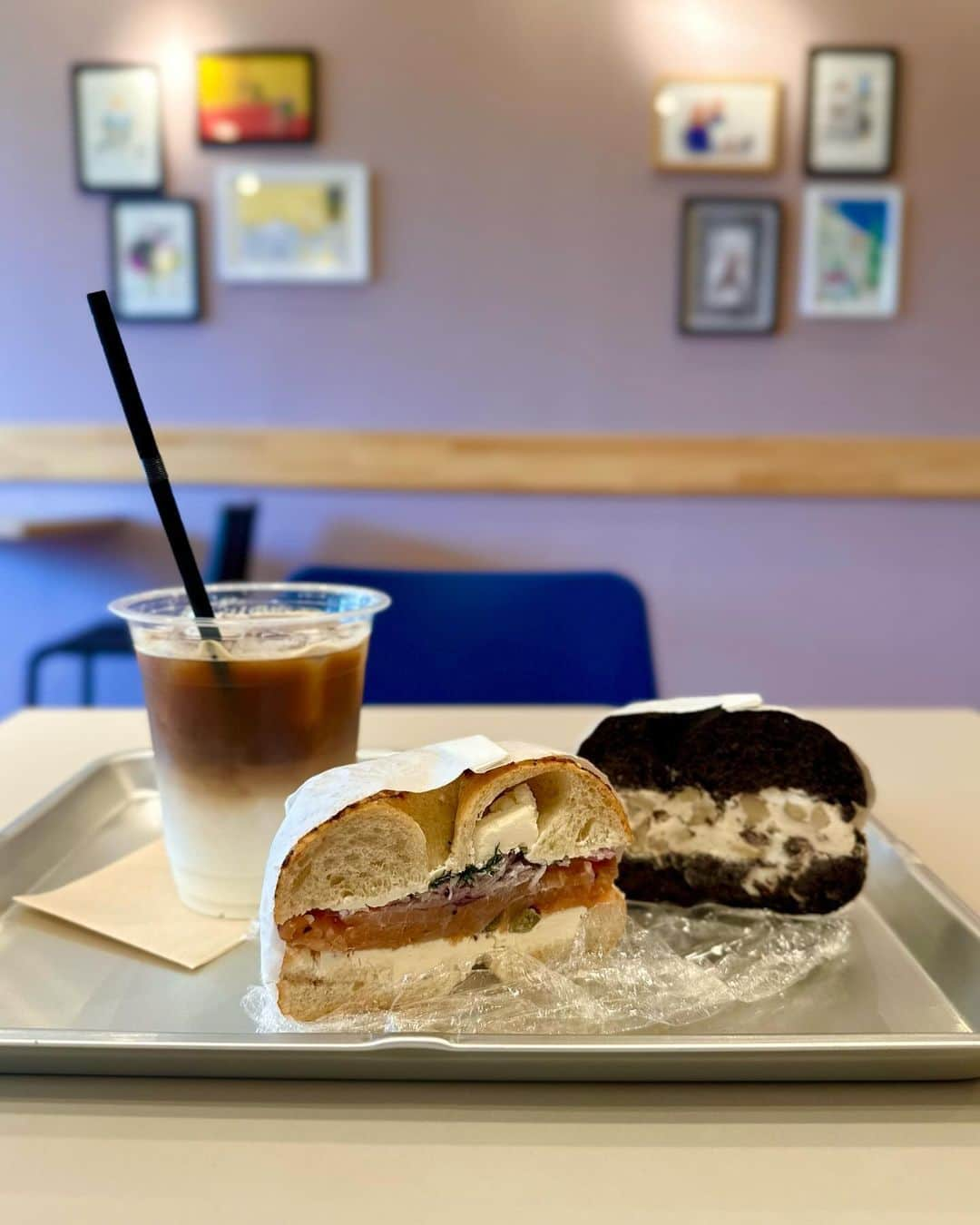 水村リアさんのインスタグラム写真 - (水村リアInstagram)「🩶🥪🥯🍞🥖🥐  パンが大好き♡ 360/365日はパン。  最近はブームがベーグルに戻りつつある🥯 ニューヨークスタイルのベーグルが好き🩶  ᐝ𖠚⢀⢄༶ ᐝ𖠚⢀⢄༶ ᐝ𖠚⢀⢄༶ ᐝ𖠚⢀⢄༶ ᐝ𖠚⢀⢄༶ᐝ𖠚 #パン #パンスタグラム #パン屋 #パンが好き #ベーグル #ベーグルサンド @rabbitbagels」10月25日 22時36分 - leah_mizumura