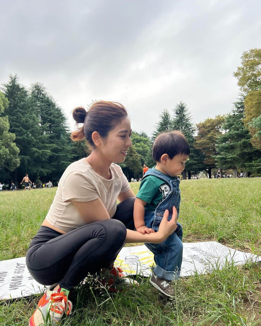 MelonHarunaさんのインスタグラム写真 - (MelonHarunaInstagram)「この間、代々木公園で ヨガ受けに行った時の〜🧘⛲️ 最高に気持ち良かったなぁ🥰 るなお誘いありがと！！  #ヨガ#パークヨガ#代々木公園」10月25日 22時38分 - melon_867