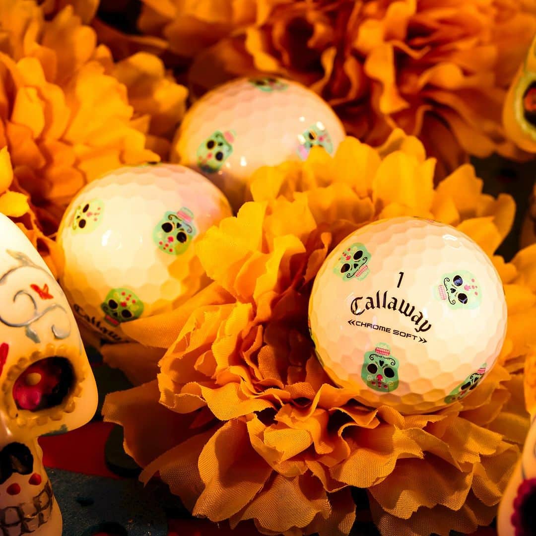 ジョン・ラームさんのインスタグラム写真 - (ジョン・ラームInstagram)「The Día de los Muertos Truvis balls are here 💀 The balls feature a vivid Calavera pattern and are available for a limited time through link in bio.」10月25日 22時39分 - callawaygolf
