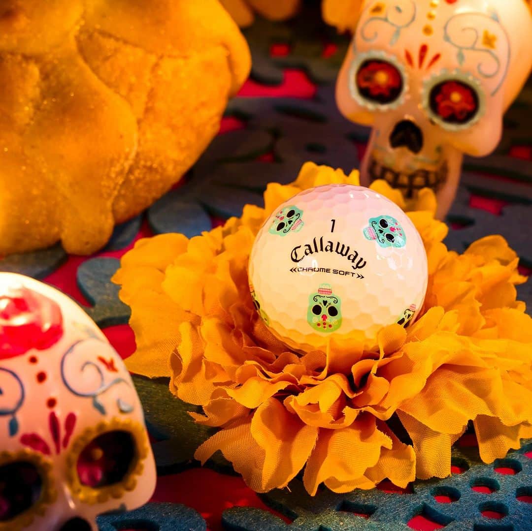 ジョン・ラームさんのインスタグラム写真 - (ジョン・ラームInstagram)「The Día de los Muertos Truvis balls are here 💀 The balls feature a vivid Calavera pattern and are available for a limited time through link in bio.」10月25日 22時39分 - callawaygolf