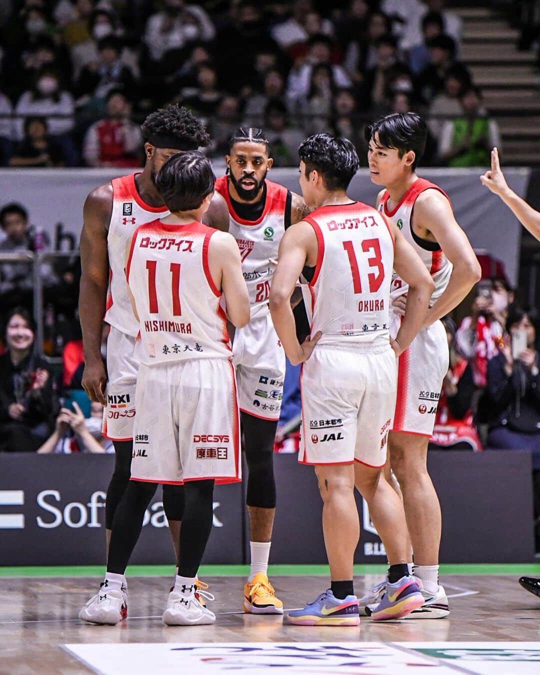 千葉ジェッツさんのインスタグラム写真 - (千葉ジェッツInstagram)「試合風景|ω･)📸  B.LEAGUE2023-24 vs.北海道  🏀試合終了🏀 北海道77-82 千葉  #アウェー戦 #接戦を制して #価値ある一勝 #次節はホームゲーム #chibajets #Bリーグ #千葉ジェッツ #バスケ #basketball #portrait  #photograph #ジェッツ写真部 #レンズ越しの世界 #応炎 #ありがとうございました」10月25日 22時39分 - chibajets_official