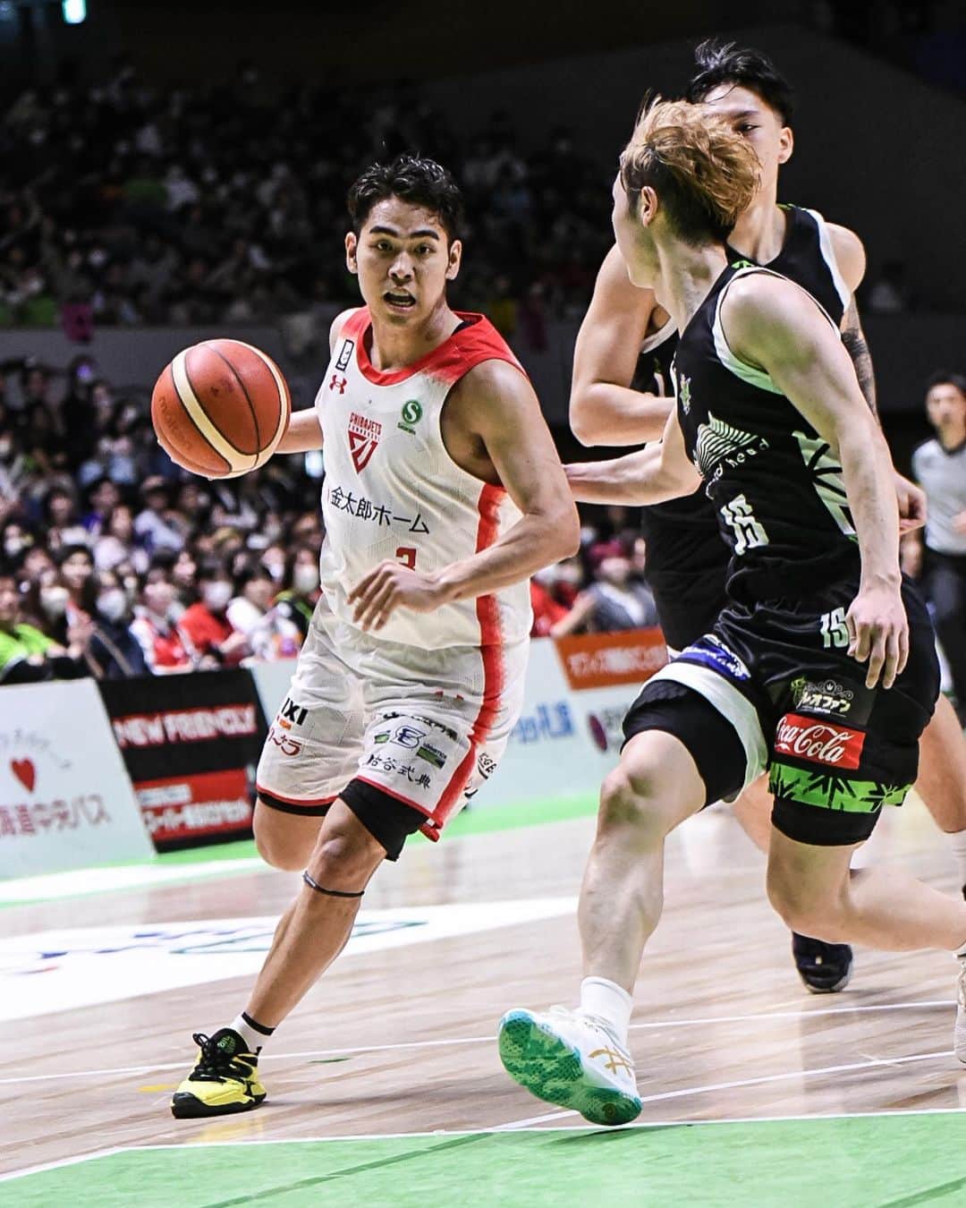 千葉ジェッツさんのインスタグラム写真 - (千葉ジェッツInstagram)「試合風景|ω･)📸  B.LEAGUE2023-24 vs.北海道  🏀試合終了🏀 北海道77-82 千葉  #アウェー戦 #接戦を制して #価値ある一勝 #次節はホームゲーム #chibajets #Bリーグ #千葉ジェッツ #バスケ #basketball #portrait  #photograph #ジェッツ写真部 #レンズ越しの世界 #応炎 #ありがとうございました」10月25日 22時39分 - chibajets_official