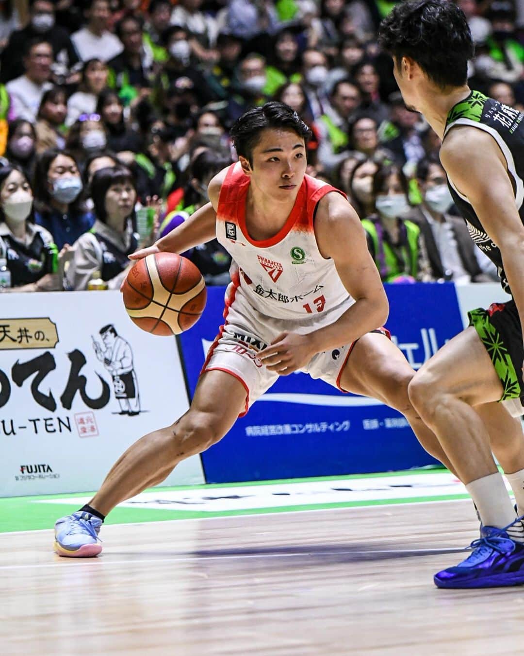 千葉ジェッツさんのインスタグラム写真 - (千葉ジェッツInstagram)「試合風景|ω･)📸  B.LEAGUE2023-24 vs.北海道  🏀試合終了🏀 北海道77-82 千葉  #アウェー戦 #接戦を制して #価値ある一勝 #次節はホームゲーム #chibajets #Bリーグ #千葉ジェッツ #バスケ #basketball #portrait  #photograph #ジェッツ写真部 #レンズ越しの世界 #応炎 #ありがとうございました」10月25日 22時39分 - chibajets_official