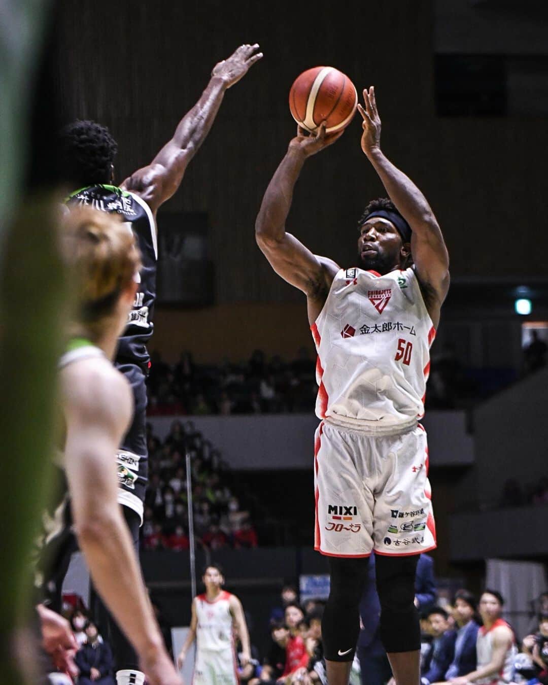 千葉ジェッツさんのインスタグラム写真 - (千葉ジェッツInstagram)「試合風景|ω･)📸  B.LEAGUE2023-24 vs.北海道  🏀試合終了🏀 北海道77-82 千葉  #アウェー戦 #接戦を制して #価値ある一勝 #次節はホームゲーム #chibajets #Bリーグ #千葉ジェッツ #バスケ #basketball #portrait  #photograph #ジェッツ写真部 #レンズ越しの世界 #応炎 #ありがとうございました」10月25日 22時39分 - chibajets_official