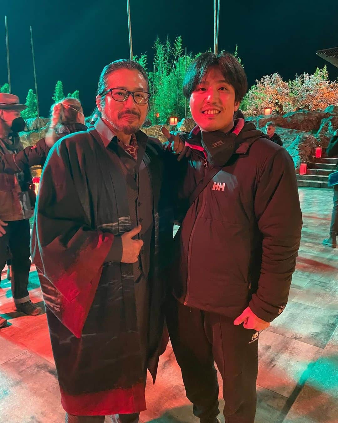 島津健太郎さんのインスタグラム写真 - (島津健太郎Instagram)「#ジョンウイックコンセクエンス  やっと観れた！ もう最高！！  ヌンチャクも犬も座頭市も #スコットアドキンス (はじめわからんかった)もジェットコースター乗ってるみたいでメッチャ面白かった！  しかし#キアヌリーブス 主演の#ハリウッド映画 に #真田広之 さんと #ドニーイェン が出て戦って、しかも #川本耕史 #ファイトコレオグラファー 率いる日本の #スタント #アクション の猛者達が出演するなんて20年前には想像もしてなかった。  真田さんの役名『シマヅコウジ』なんだけど、これは真田さんから耕史が『名前使っていい？』って聞かれたらしい。 羨まし過ぎるやろっ！！ まぁ島津が入ってるからちょっと嬉しいけど(全然俺は関係ないな😅)  天井から撮ってるワンカットのアクションシーン、どうやって撮ってるんだろ? 車で轢かれたり階段そこまで落ちるんかいっ！てドキドキニヤニヤしながら本当に楽しめました！  エンドロール始まってみんなの名前探してたらすぐに帰った人おったけど、最後にまだシーン残ってたのに…可哀想。  もしまだ未見の方は最後まで観るように！ ※耕史のXから写真勝手に使いました😆  #JONNWICK4 #ジョンウィック4  ファイトコレオグラファー　川本耕史  レギュラースタント NAOHIRO KAWAMOTO #川本直弘  HIROTAKA WATANABE #渡辺大貴  KAI NAKAYAMA #中山甲斐  SATOSI KIBE #木部哲  KAZUNORI YAJIMA #矢島一憲  アキラダブルSAORI IZAWA #伊澤彩織  AI WADASAKI #和田崎愛   スタント MASAHITO OKAMOTO #岡本正仁  ATSUSHI OKUMA #大隈厚志  RYOHEI SAKAI #坂井良平  MASAKI OUCHIDA #大内田正樹  NAOKI TASAKI #田崎直輝  HIROAKI SHIMOO #下尾浩章  SHOTA TAKAHASHI #高橋翔太  SUZUKI DIKI #鈴木大樹   #チャドスタエルスキ監督」10月25日 22時53分 - k_super_xtreme