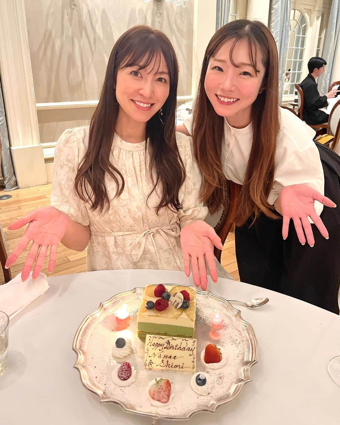 高沢奈苗のインスタグラム：「.  しおなな とやまーずコンビ💚⛰️  2人の合同バースデー会🎂✨✨  フレンチって滅多に食べないから新鮮で、そしてめちゃくちゃ美味しかった🥹❤️happy〜🌈  .  .  #とやまーず🐰❤️ #合同バースデー会 #フレンチ #幸せな時間 #🎂🎉」