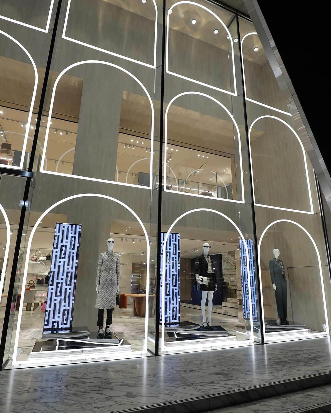 中田クルミさんのインスタグラム写真 - (中田クルミInstagram)「Congratulations @FENDI Omotesando 1st anniversary🪅  #FendiWinter #PR」10月25日 22時48分 - kurumi_nakata