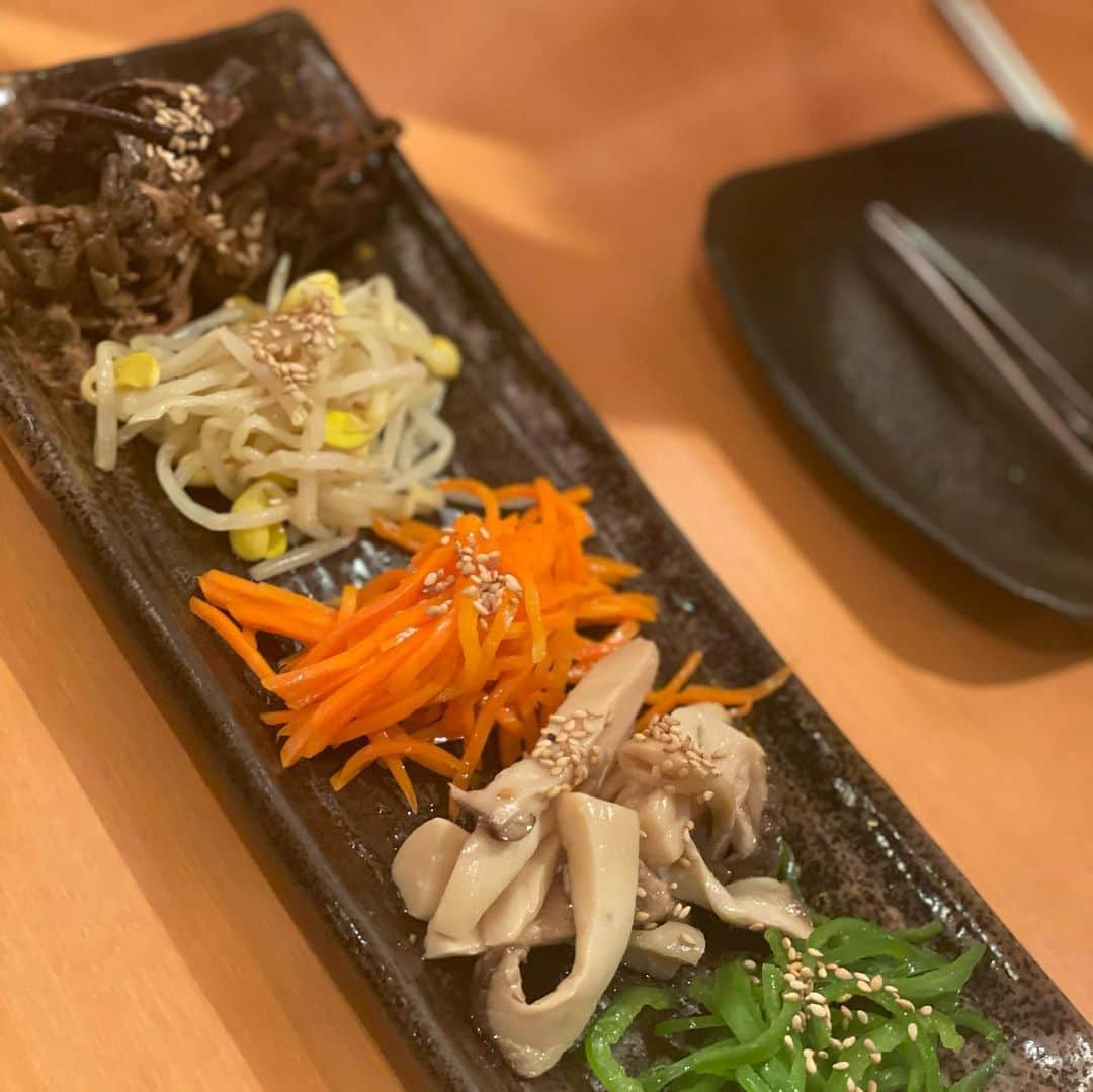 沢瀉美緒さんのインスタグラム写真 - (沢瀉美緒Instagram)「※ My favorite yakiniku restaurant 💛 . 大好きな焼肉しみずで、お友達のコンクール通過の お祝いを🍺 . 急遽だったけど、予約取れたし、 久しぶりなのに、覚えていてくださり お話しにも花が咲いたり、幸せな時間✨ . そして、やっぱり厚切りのハラミは最高でした💛 . ご馳走さまでした✨ そして、 @11hanoncat おめでとう㊗️ . 心踊る素敵な演奏をありがとう😊 . . #焼肉しみず #焼肉 #yakiniku #ミオログ」10月25日 22時50分 - mio_omodaka