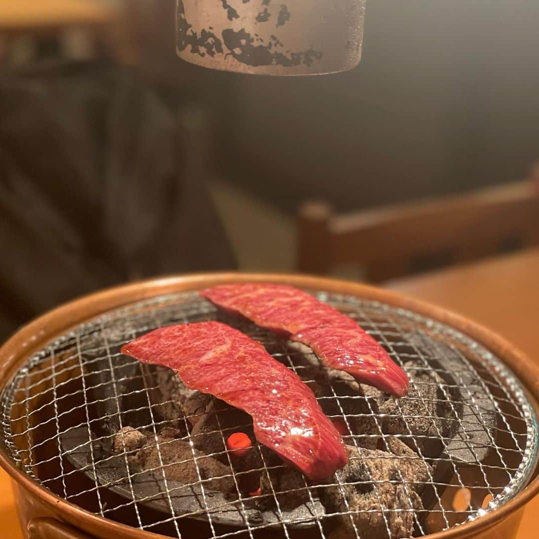 沢瀉美緒さんのインスタグラム写真 - (沢瀉美緒Instagram)「※ My favorite yakiniku restaurant 💛 . 大好きな焼肉しみずで、お友達のコンクール通過の お祝いを🍺 . 急遽だったけど、予約取れたし、 久しぶりなのに、覚えていてくださり お話しにも花が咲いたり、幸せな時間✨ . そして、やっぱり厚切りのハラミは最高でした💛 . ご馳走さまでした✨ そして、 @11hanoncat おめでとう㊗️ . 心踊る素敵な演奏をありがとう😊 . . #焼肉しみず #焼肉 #yakiniku #ミオログ」10月25日 22時50分 - mio_omodaka