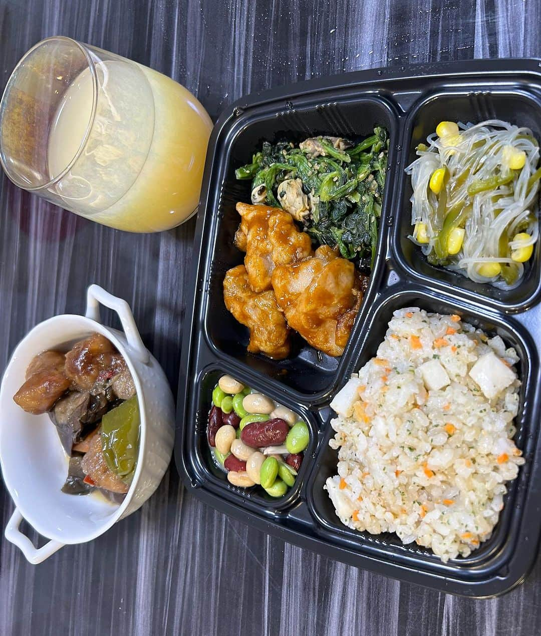 世手子さんのインスタグラム写真 - (世手子Instagram)「#PR easy fancy dinner👏👏👏 mom's lunch box🍱 I'm full🍽️✨✨ @mama9_official  #ママの休食 #ママ休 すごく助かってます（＾ω＾） ピリ辛メニューありだから自分好み🥰 惣菜もレンジですぐチンできて素敵だったよ(//∇//) #mama9 #宅食 #冷凍食品 はおいしくてママに優しい(^-^) 種類豊富で美味しい(*'▽'*) 産前産後のママに必要な栄養素の充足率100%🙆‍♀️ 産婦人科医と管理栄養士のW監修で安心( ´ ▽ ` ) 無添加調理でさらに安心(●´ω｀●) 累計10万食突破も納得(*´ω`*) こちらの投稿を見た方に特別500円引きクーポンプレゼント🎁  是非使ってみてね( ͡° ͜ʖ ͡°) クーポンコード：【7brcqy-gn53p6】 お1人様1回まで 500円OFF 対象商品：定期便のお弁当が対象（お惣菜とのセット購入も可能） 最低購入金額：3900円 期限：2023年11月30日 23:59まで」10月25日 23時03分 - rojide