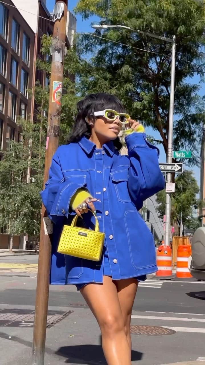 ケイト・スペードのインスタグラム：「This bag stops traffic. 📹: @skylarmarshai #katespadeny」