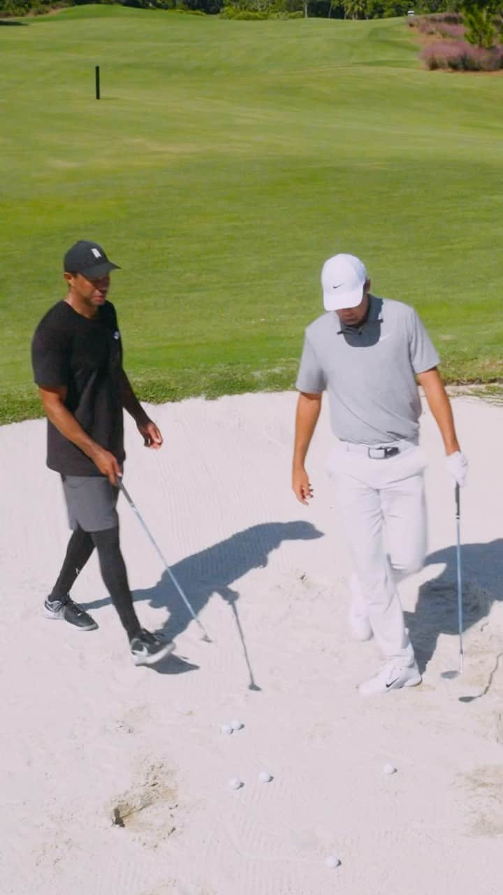 テーラーメイド ゴルフのインスタグラム：「Hook feels out of the bunker. 📝 @tigerwoods and @scottie.scheffler talk all things technique in this bunker master class. Hit the link in bio to watch the full video. #TeamTaylorMade」