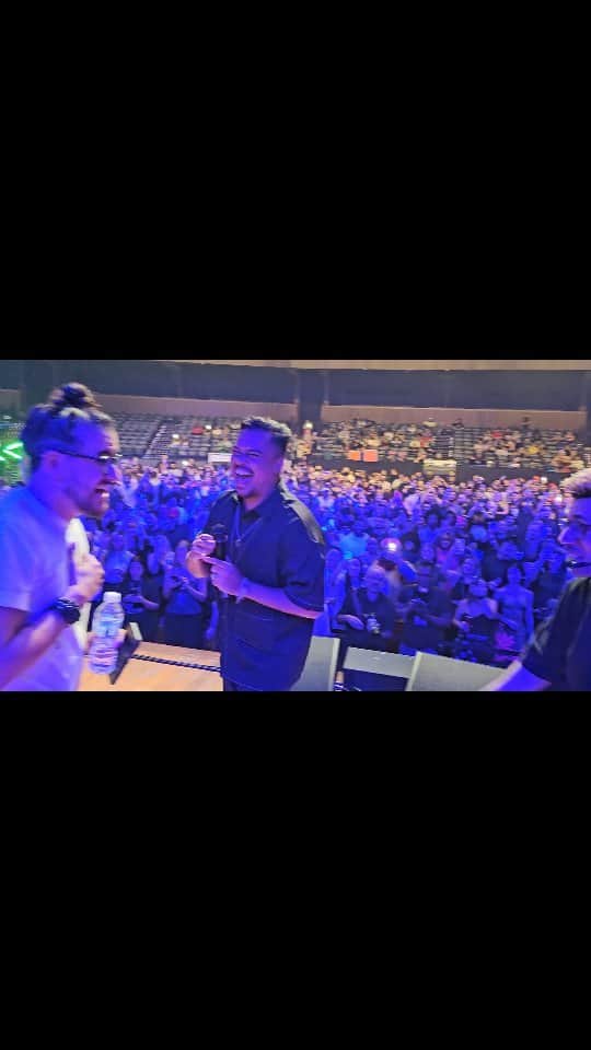 Sorriso Marotoのインスタグラム：「4 AMIGOS + SORRISO MAROTO = 🫶  Abriu as vendas para tour 2024 - 10 anos de 4 amigos + fila de piadas:  https://WWW.10ANOAMIGOS.COM.BR」
