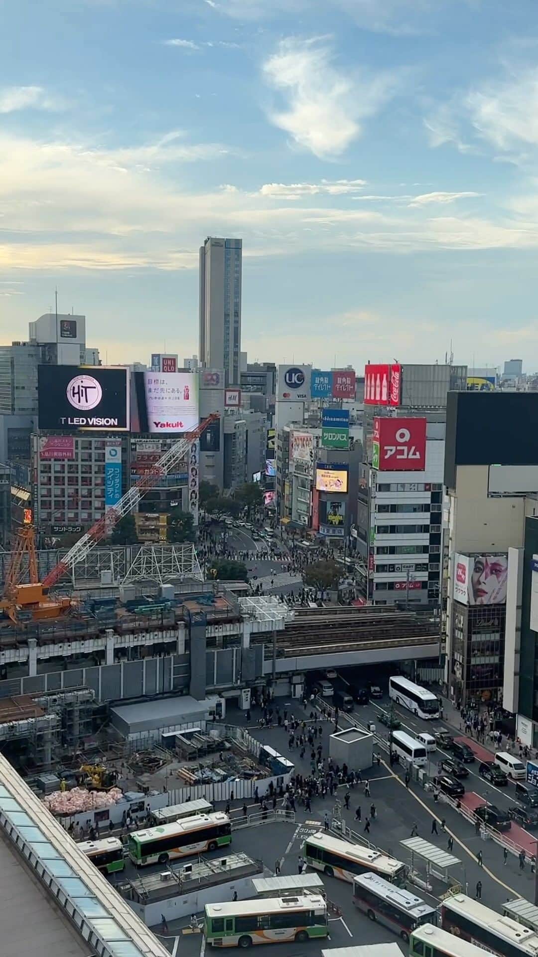 一青妙のインスタグラム：「今天在澀谷工作看到的風景！ 打ち合わせで久しぶりの渋谷。変わったな〜。」