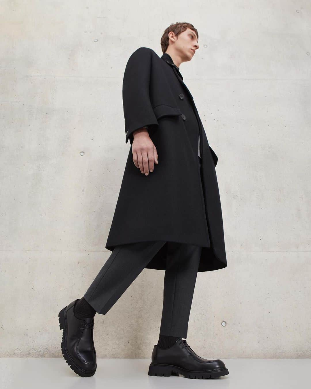 ニールバレットさんのインスタグラム写真 - (ニールバレットInstagram)「FALL WINTER 2023  NEIL BARRETT + DOUCAL’S  COLLABORATION BOOTS & SHOES  British Spirit + Italian Artisanal Expertise   #NeilBarrettxDoucals」10月25日 23時04分 - neilbarrett