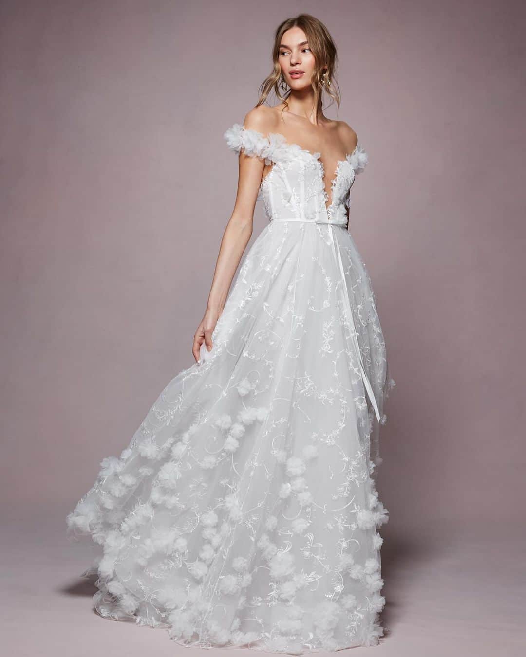 Marchesaのインスタグラム：「Shop Marchesa Bridal at the @intheknowsamplesale starting today through November 5 in Soho, NYC.  LOCATION:  In The Know - 670 Broadway  HOURS: WEEKDAYS: 11AM - 7PM SAT: 10AM - 8PM SUN: 11AM - 6PM」