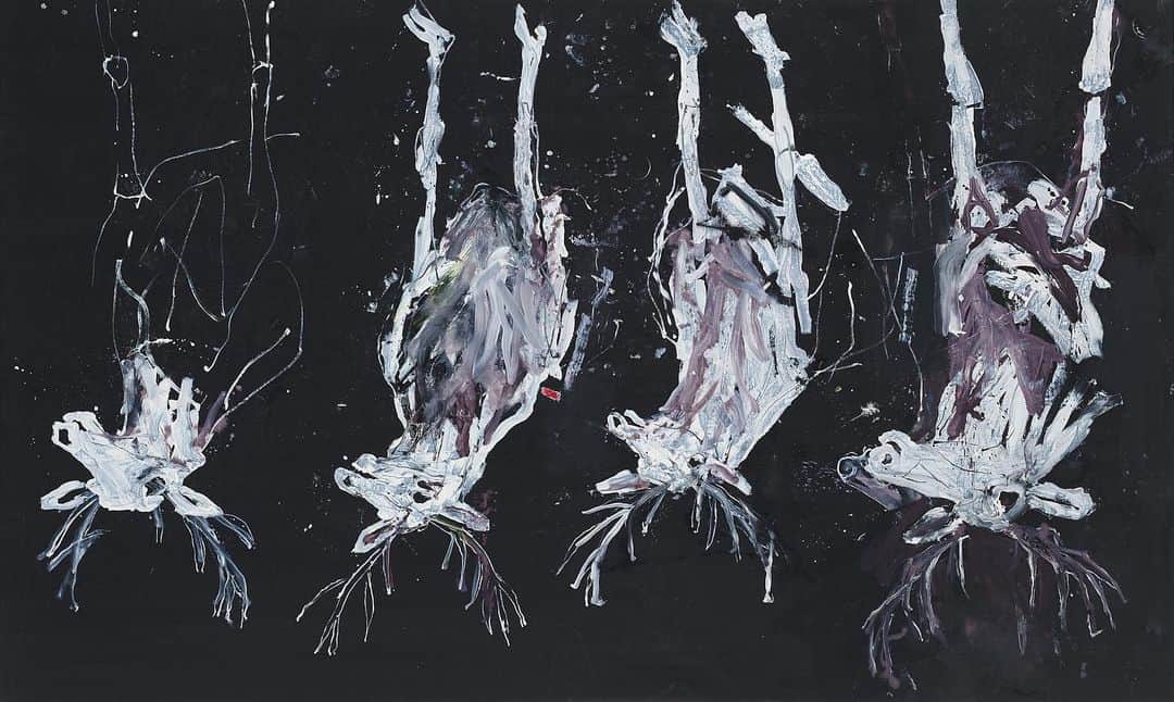 のインスタグラム：「Gagosian is pleased to announce "The Painter in His Bed," an exhibition of new paintings and works on paper by Georg Baselitz. The show opens November 9 at the gallery at 555 West 24th Street in New York.  Over the past six decades, Baselitz has pursued a form of figuration that is direct, provocative, and informed by the history of art. A pioneer of Neo-Expressionism, he began in 1969 to invert his images as a means to focus on the painting process and to slow down the viewer’s perception and comprehension of his works. Often incorporating references to his own previous paintings, Baselitz harnesses uninhibited gestures to create emotionally charged compositions that remain centered on the human form. To learn more, follow the link in our bio.  __________ #GeorgBaselitz #Gagosian  Georg Baselitz, "The Painter in His Bed" © Georg Baselitz 2023. Photo: Jochen Littkemann」