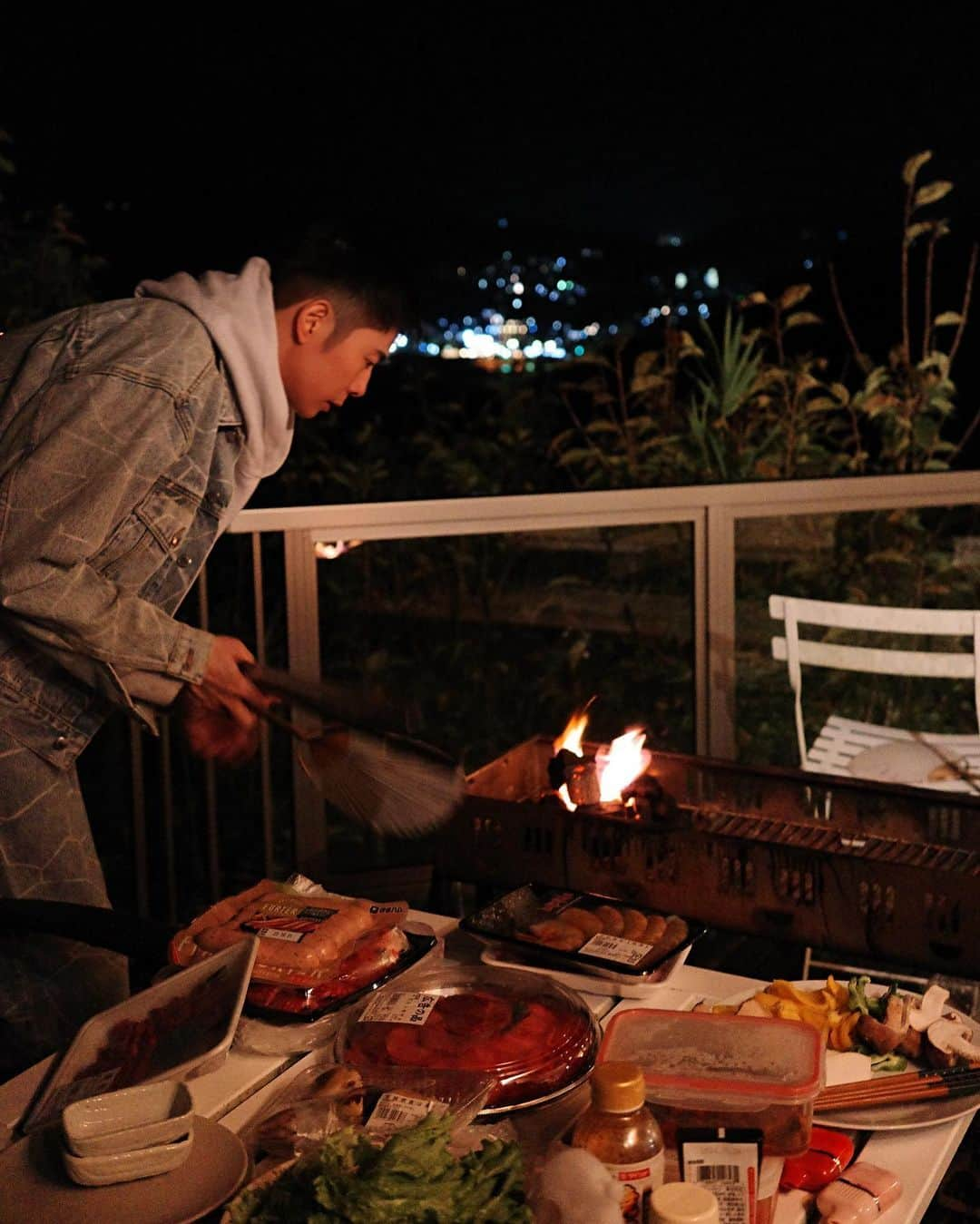 Noah（ノア）さんのインスタグラム写真 - (Noah（ノア）Instagram)「Celebrating 8 years together in Shizuoka 🫶🏼  もう8周年記念日から1ヶ月も過ぎたけどやっと2人でゆっくり出来る時間を作れたからベルも一緒に家族旅行しました！ティガちゃんごめんね🙇🏻‍♂️  すごい特別な事をしなくても一緒にいて楽だし幸せです これからも毎年素敵な所を見に行きましょう！  素敵な所を提供してくれた @airbnb さんありがとうございます🙏🏻  #TaikiNoah#8yearanniversarytrip」10月25日 23時08分 - noah_bbb