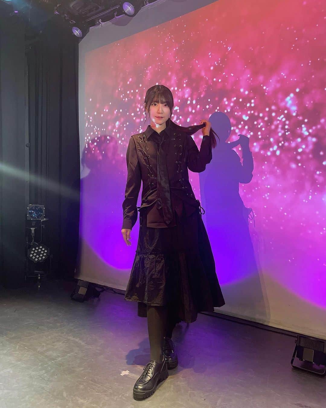 安齋由香里のインスタグラム：「2023/10/25 #キララン69  れったんと撮り合いっこしてた時に 撮ってもらった全身写真〜！」