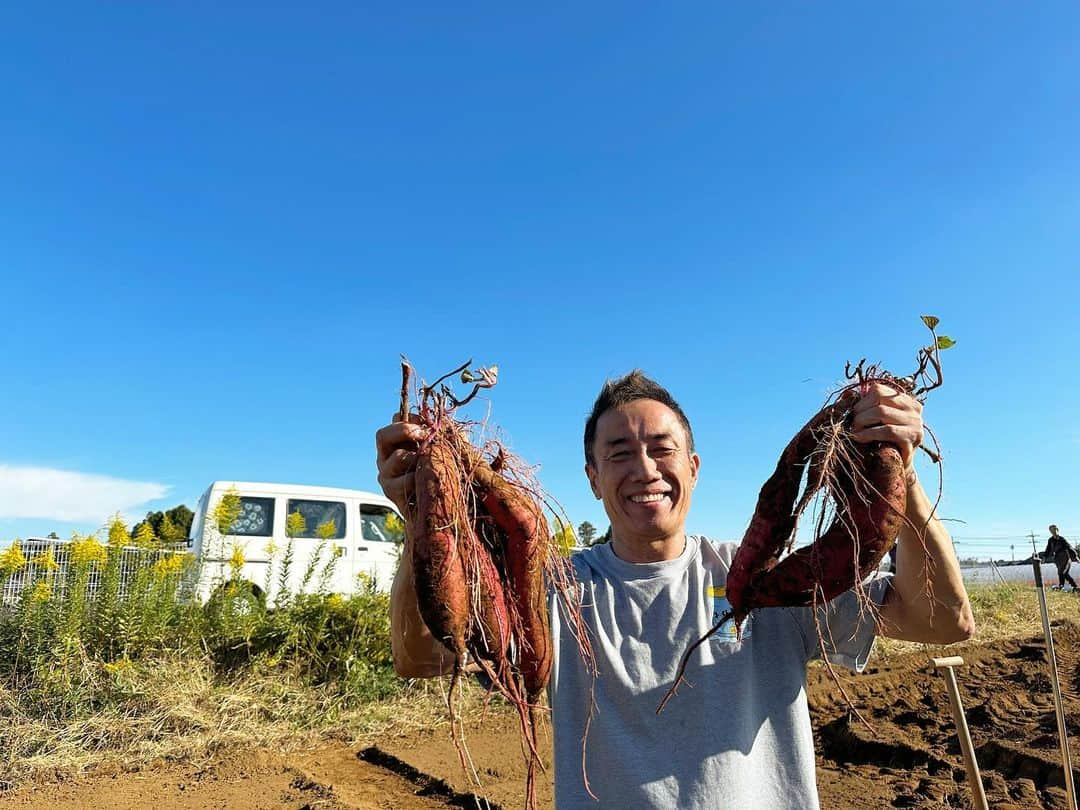 長渕剛さんのインスタグラム写真 - (長渕剛Instagram)「🍠🍠🍠☺️  #長渕剛 #nagabuchitsuyoshi #나가부치츠요시 #桜島いくぞ」10月25日 23時13分 - tsuyoshi_nagabuchi